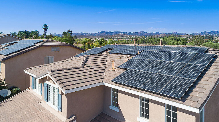 SMA America and EnergyHub partner to deliver cutting-edge solar inverter management for utilities